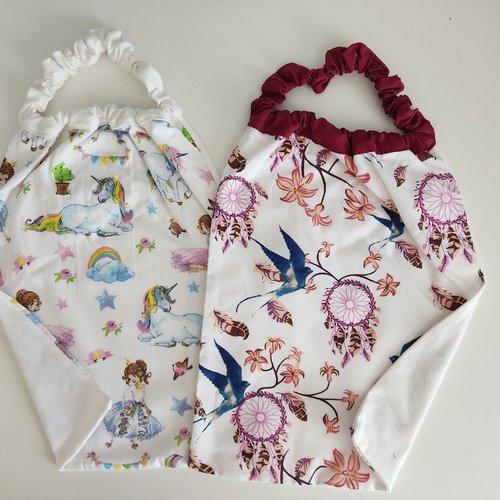 2 serviettes de table - grands bavoirs, serviettes cantine, maternelle, école, loisirs (thème : licornes et hirondelles)