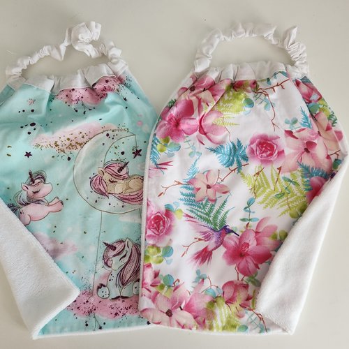2 serviettes de table - grands bavoirs, serviettes cantine, maternelle, école, loisirs (thème : licornes et fleurs)