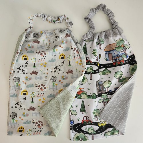 2 serviettes de table - grands bavoirs, serviettes cantine, maternelle, école, loisirs (thème : animaux de la ferme et voitures)