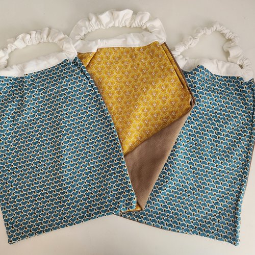 3 serviettes de table - grands bavoirs, serviettes cantine, maternelle, école, loisirs (thème : coeurs bleus, fleurs jaunes)