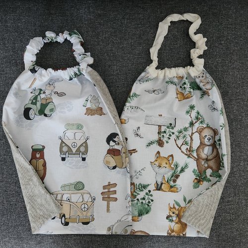 2 serviettes de table - grands bavoirs, serviettes cantine, maternelle, école, loisirs (thème : animaux de la forêt et voitures)