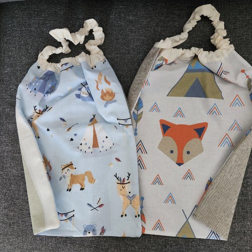 2 serviettes de table - grands bavoirs, serviettes cantine, maternelle, école, loisirs (thème : animaux et renard)