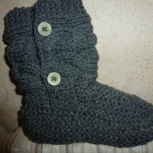 Botte chausson pantoufle tricoté pour dame avec une tige torsadée , bleu , gris ,noir,violet ,