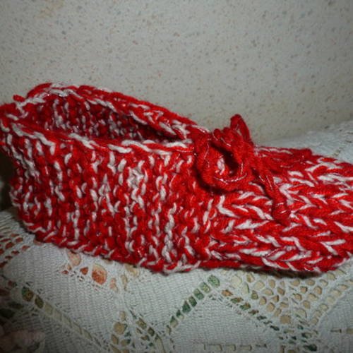 Confortable chausson d'interieur rouge chiné 36/40 orné d'un noeud rouge avec un fin fil brillant lurex 