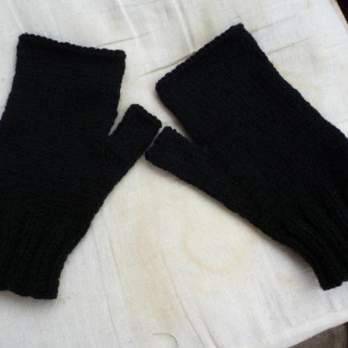 Mitaines noire pour homme  fait main modèle unique, un concentré de douceur et de chaleur pour vos mains. 