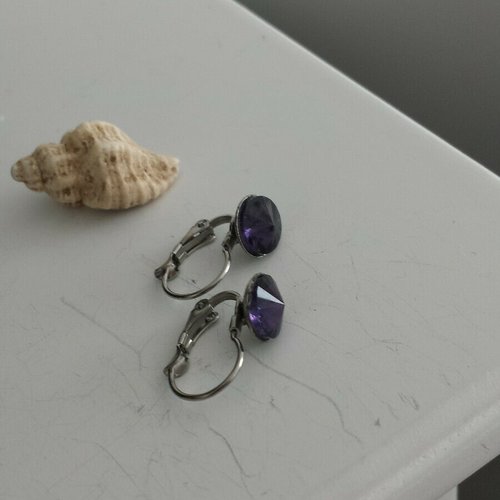 Boucles d'oreille dormeuses cabochon cristal 8 mm violet