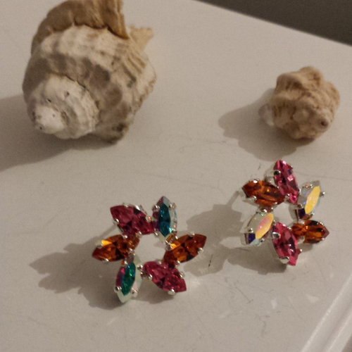 Boucles d'oreille clous d'oreille en forme de fleur avec magnifique cristaux