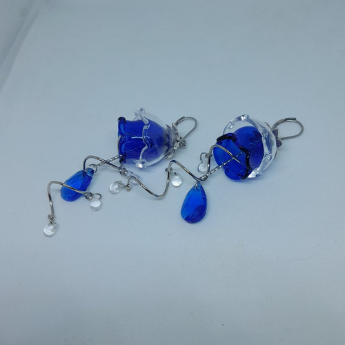 Boucles d'oreille poétiques méduse cloche en verre de bohème bleues création unique