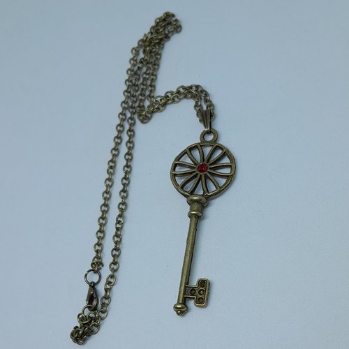 Pendentif clef avec strass et chaîne