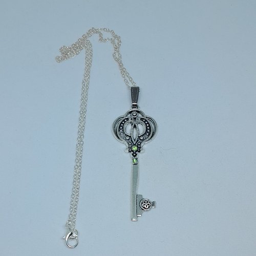 Pendentif clef avec strass et chaîne