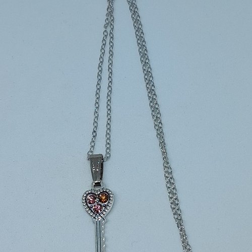 Pendentif clef avec strass et chaîne