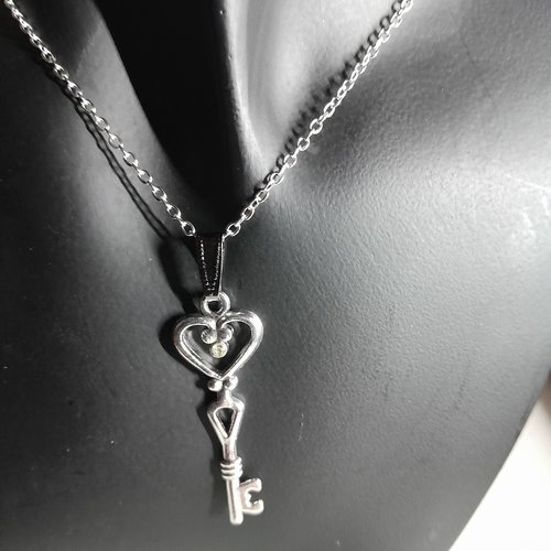Pendentif clef avec strass et chaîne
