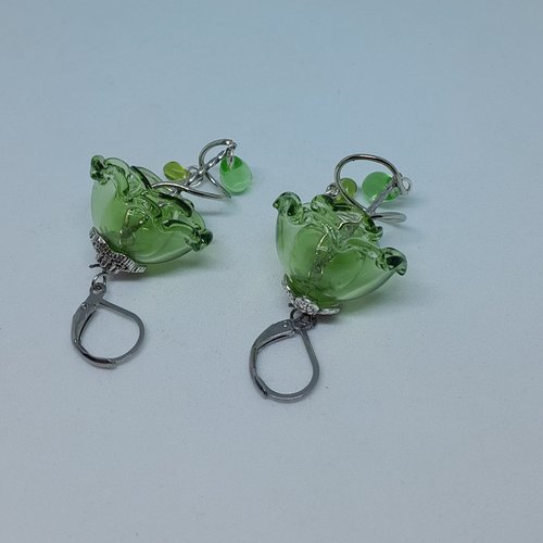 Boucles d'oreille poétiques méduse cloche en verre de bohème vert clair création