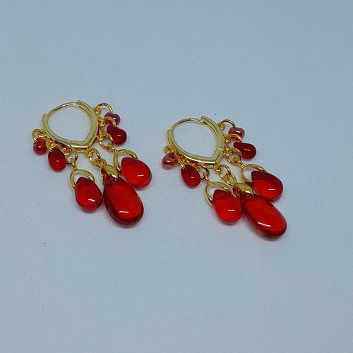 Créoles plaquées or 18 k et verre de bohème rouge création unique