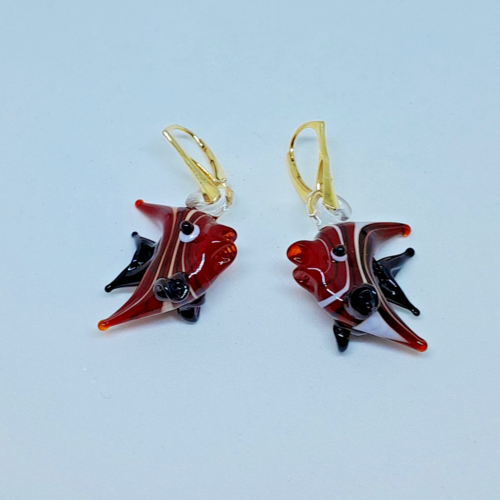 Boucles d'oreille dormeuses poissons en verre de murano et en argent plaquées or