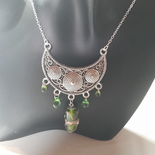 Collier chevron et perles de verre de murano et de bohème vert création unique