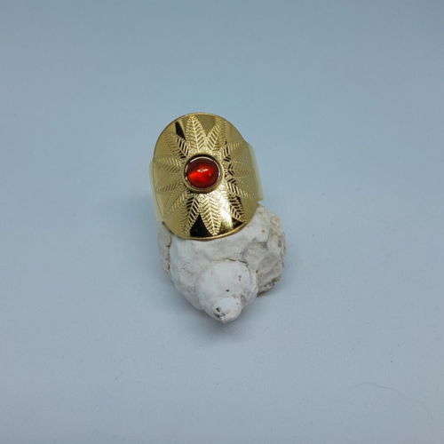Bague plaquée or 18 k large ethnique réglable sertie d'un grenat création unique