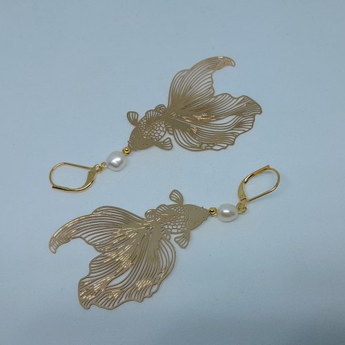 Boucles d'oreille poisson et perle véritable filigranées plaquées or unique