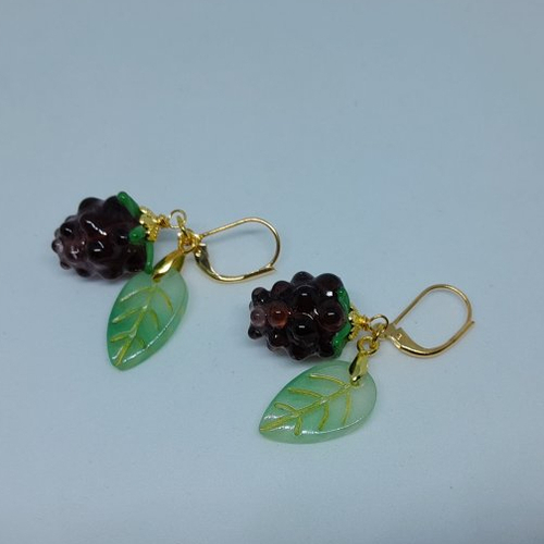 Boucles d'oreille dormeuses plaquées or en verre de murano mûres fruit uniques