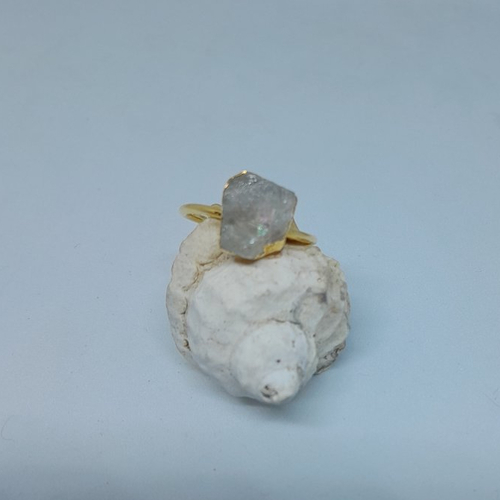 Bague réglable cristal de roche brut en argent 925 dorée à l'or fin 24 k unique
