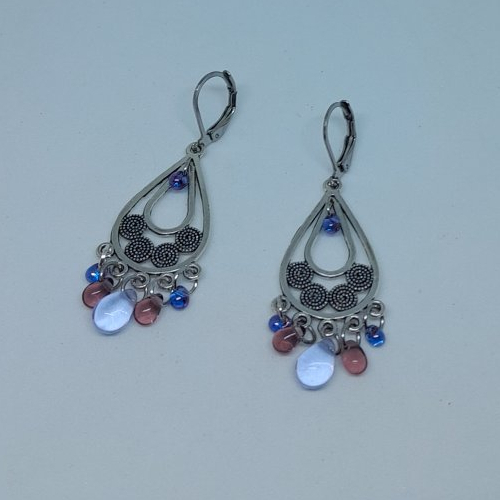 Boucles d'oreille chandelier en verre de bohème parme et dormeuses acier uniques
