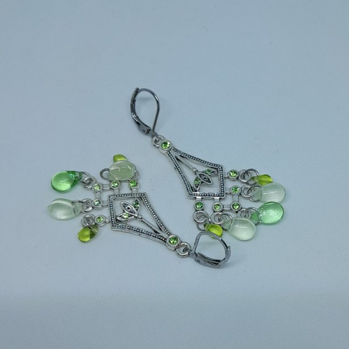 Boucles d'oreille chandelier en strass et verre de bohème vert uniques
