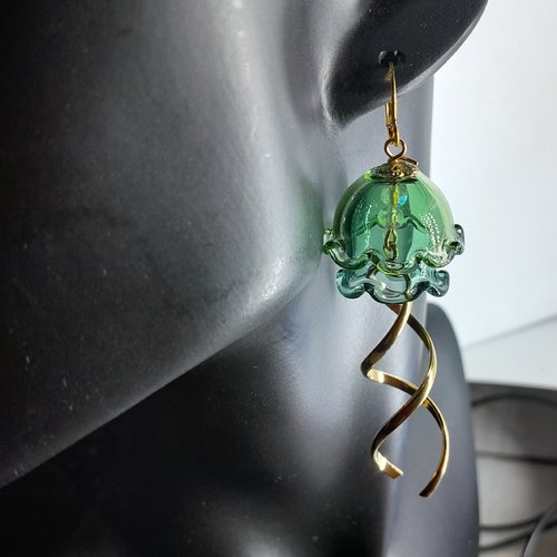 Boucles d'oreille poétiques plaquées or méduse en verre de bohème création