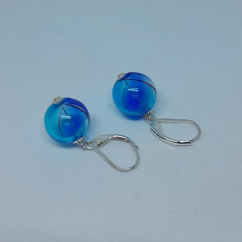 Boucles d'oreille dormeuses en argent et verre de murano bleu création unique