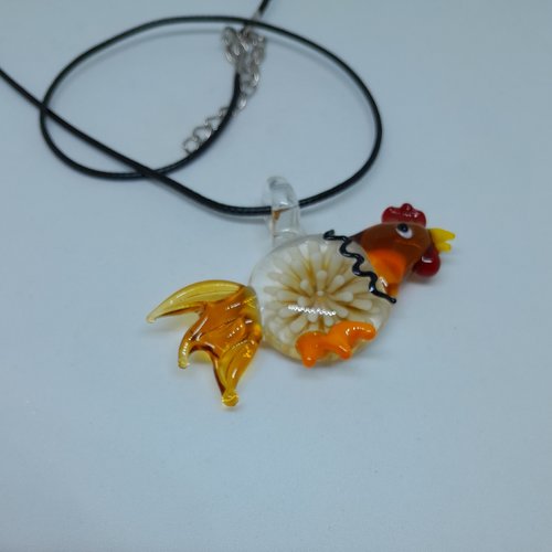 Très beau pendentif coq en verre artisanal et coton bio création unique