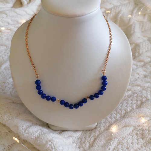 Collier avec des perles d'agates bleues