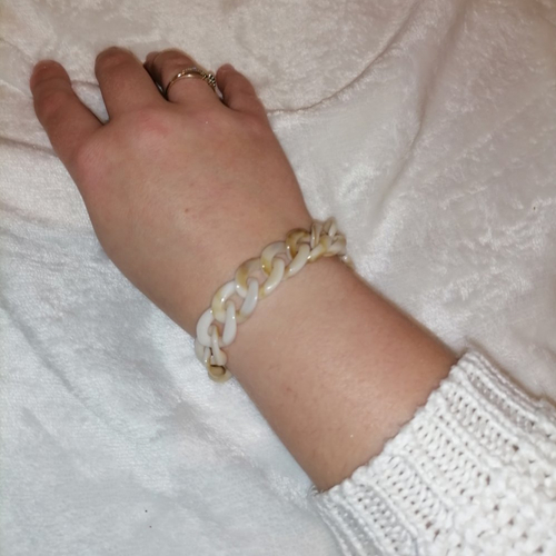 Bracelet acrylique couleur beige