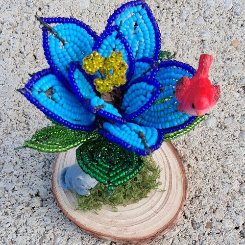 Fleur d’azur – fleur en perles faite main