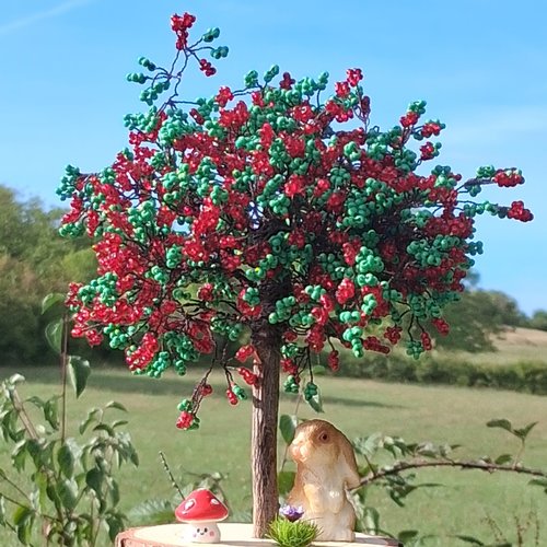 Rubis des bois – arbre décoratif en perles fait main