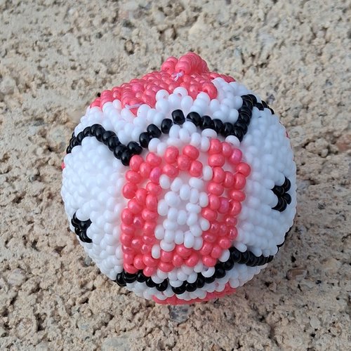 Boule alphabet en perles – lettre d personnalisable