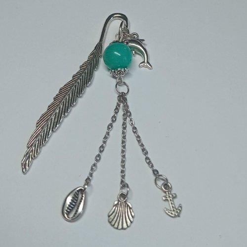 Marque-page bijou thème marin (plume, dauphin & breloques)