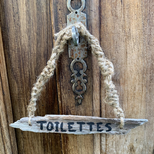 Plaque de porte en bois flotté pour toilettes