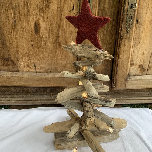 Sapin de noël en bois flotté, 50 cm décoré d'une guirlande lumineuse et étoile bordeaux