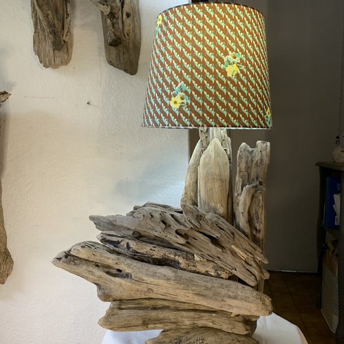 Lampe originale en bois flotté