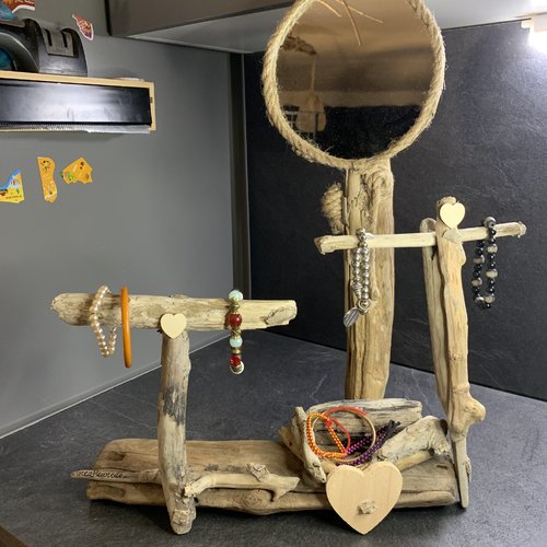 Porte bijoux en bois flotté et miroir intégré
