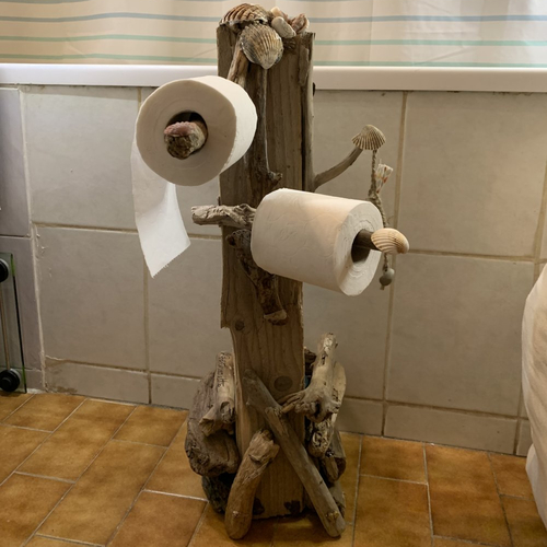 Distributeur papier toilette en bois flotté,  brosse intégrée, sachet de lavande et coquillages