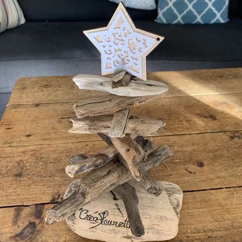 Sapin de noël écolo en bois flotté hauteur 32 cm et une étoile blanche