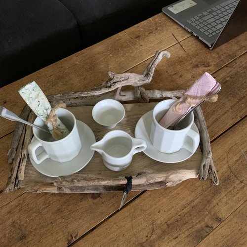 Plateau en bois flotté pour petit déjeuner