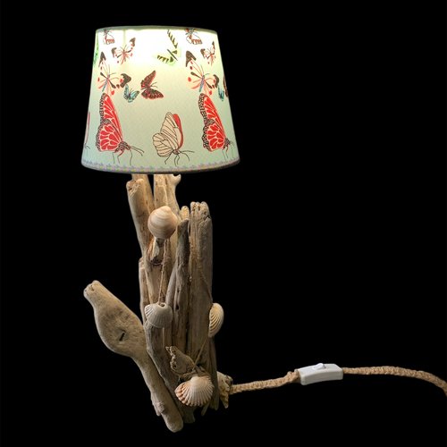 Lampe de chevet en bois flotté et coquillages