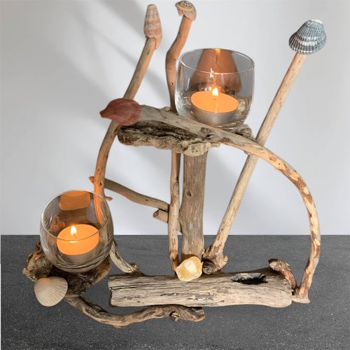 Bougeoir en bois flotté, décoré de coquillages et 2 bougies