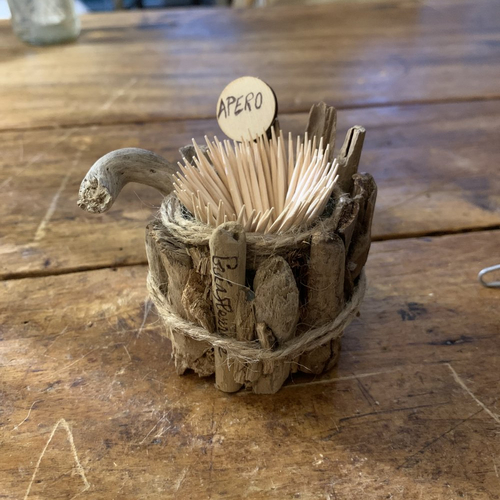 Pot en bois flotté pour piques olives