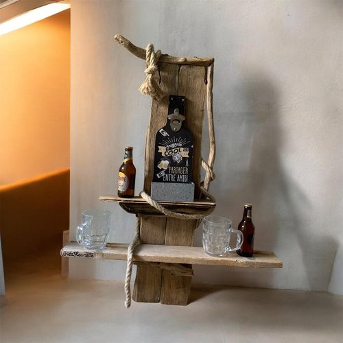 Etagère murale en bois flotté avec décapsuleur intégré