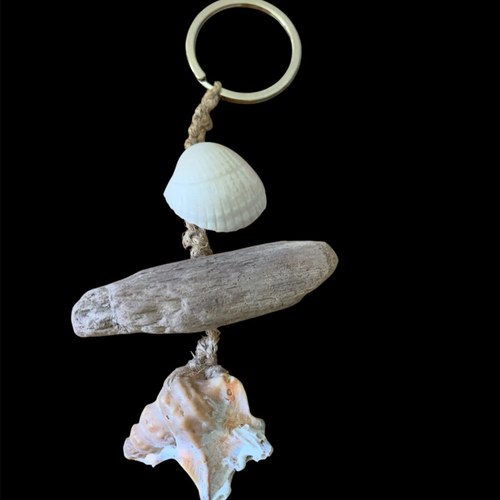 Porte clés en bois flotté et coquillages pour la fête des p-res