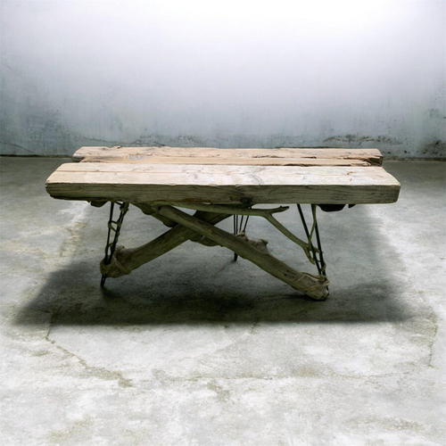 Table basse en bois flotté, 3 pieds épingle noirs et cordage