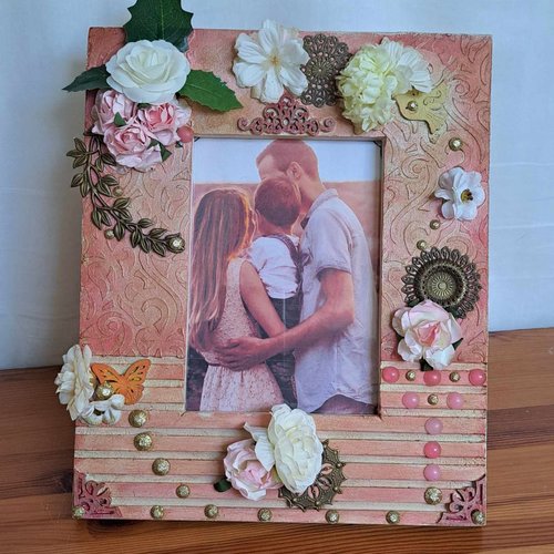 Cadre photo mix media "romance florale poudrée"