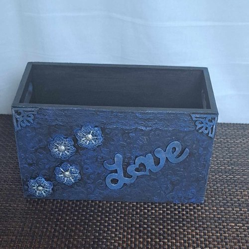 Caissette en bois – bleu nuit – fleurs en relief – mot "love"